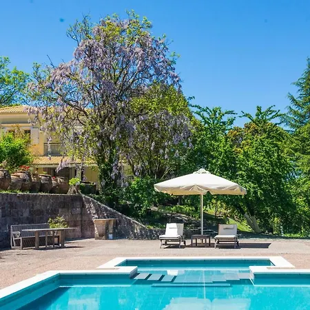 Apartment Arete Excellence Apartments, Petaleia