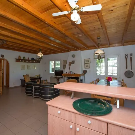 Apartment Arete Excellence Apartments, Petaleia