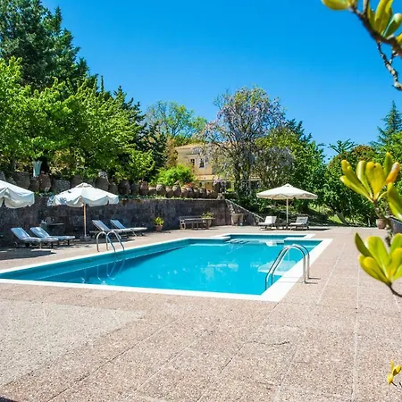 Apartment Arete Excellence Apartments, Petaleia